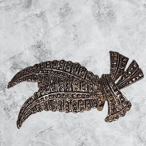 Gerry's Vtg Double Leaf / Feather TEXTURED Gold-Tone brooch / pin signed